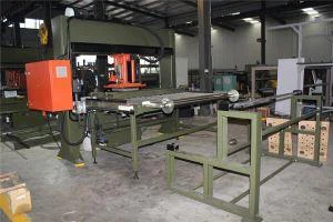 断裁機、研磨紙の切削・ プレスを砂します。